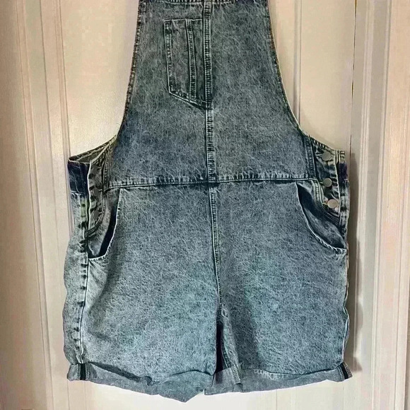 Like New! City Chic Medium Wash Jean Denim Overalls 18 Plus Size Summer Shorts - Picture 5 of 9
